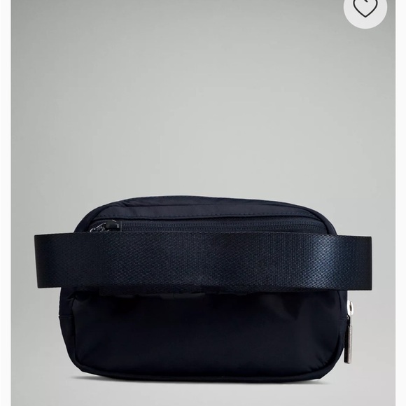 lululemon athletica Black Belt Bag Structured Design - Picture 2 of 9